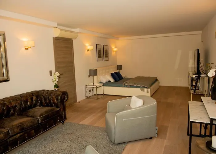 Willa Croix Des Gardes